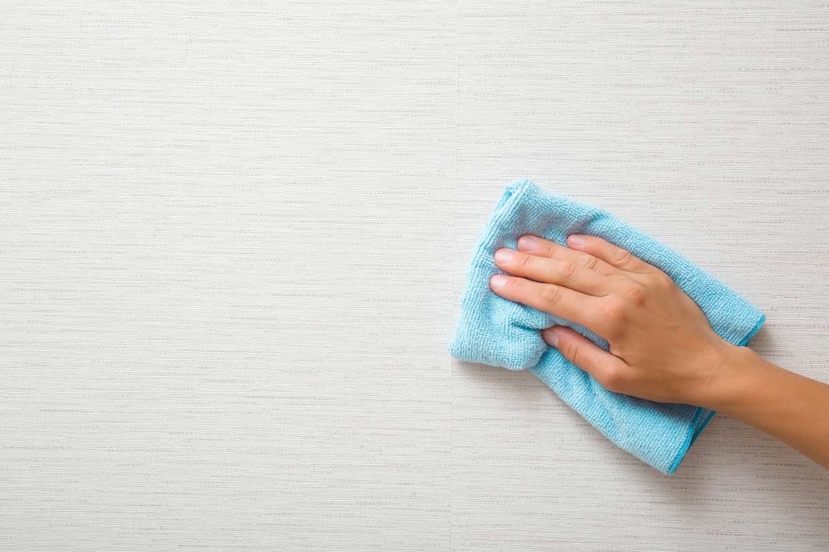 การดูแลวอลเปเปอร์ติดผนังด้วยวิธีเช็ดทำความสะอาด การดูแลวอลเปเปอร์ติดผนังด้วยวิธีเช็ดทำความสะอาด