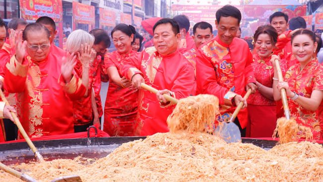 จังหวัดเพชรบุรีจัดกิจกรรม เนื่องในเทศกาลตรุษจีน ประจำปี 2567 จังหวัดเพชรบุรีจัดกิจกรรม เนื่องในเทศกาลตรุษจีน ประจำปี 2567