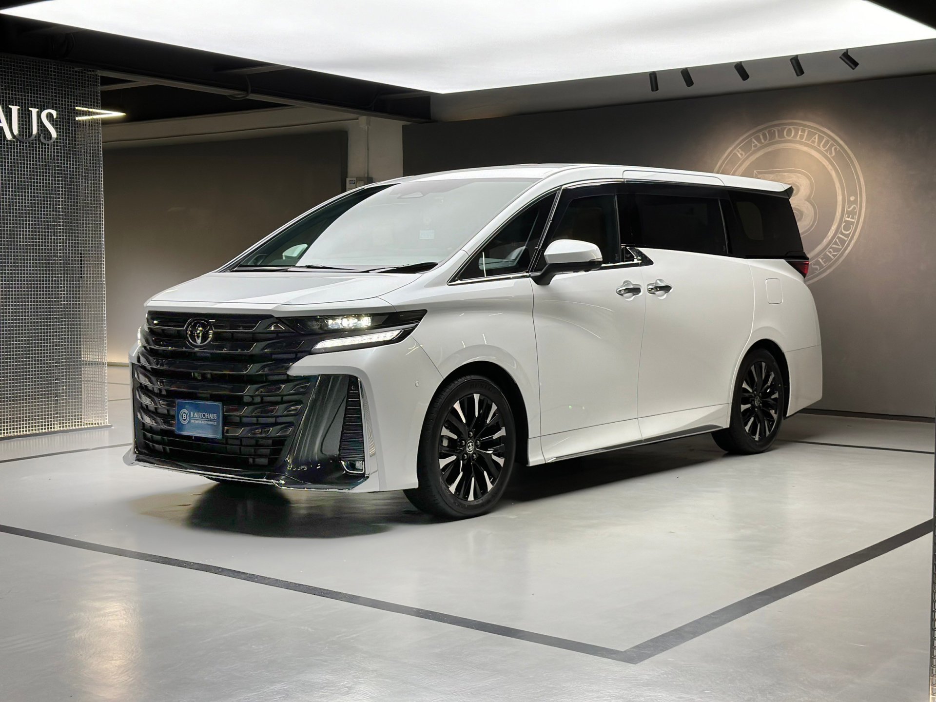 ส่อง New Alphard 2024 รถตู้หรู VIP ที่ครองใจผู้บริหาร!