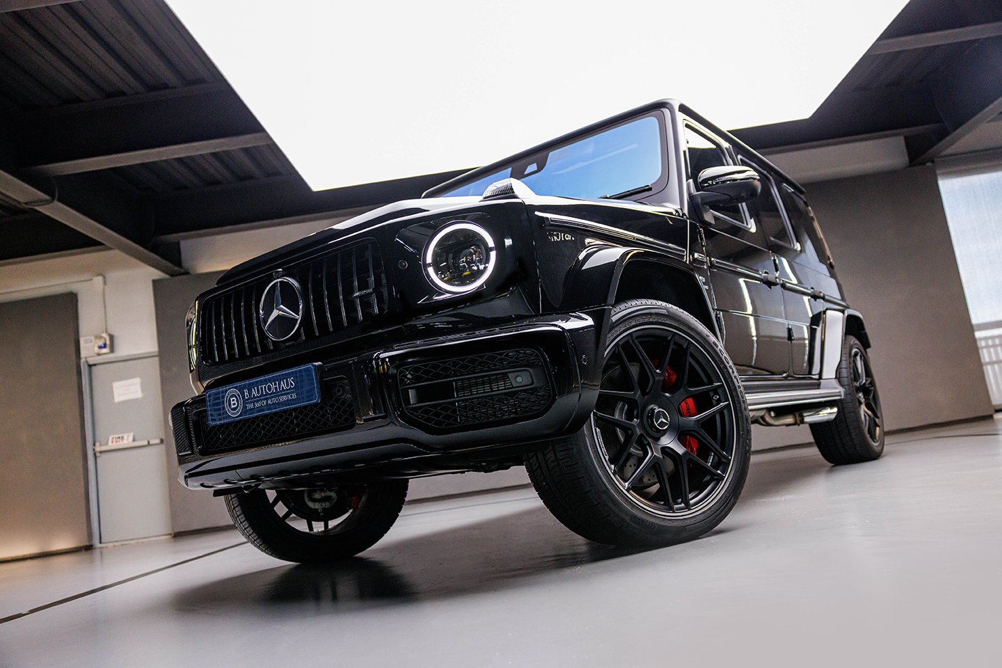 สุนทรียะแห่งความเรียบง่ายที่ไม่ธรรมดา - การใช้ชีวิตแบบ Bold Minimalist ของคนที่หลงรัก G-Class