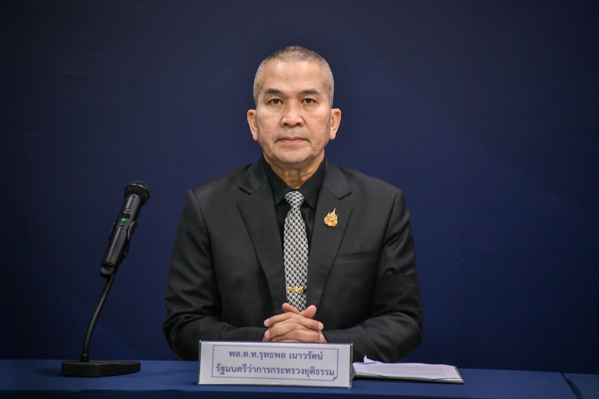 รมว.ยุติธรรม เผย DSI ร่วมกับ 4 หน่วยงาน เปิดปฏิบัติการตรวจค้นเครือข่ายชักชวนลงทุนและซื้อขายเงินตราต่างประเทศ (Forex) โดยไม่ได้รับอนุญาต คาด มีนักการเมืองและบุคคลในวงการบันเทิงเกี่ยวข้อง