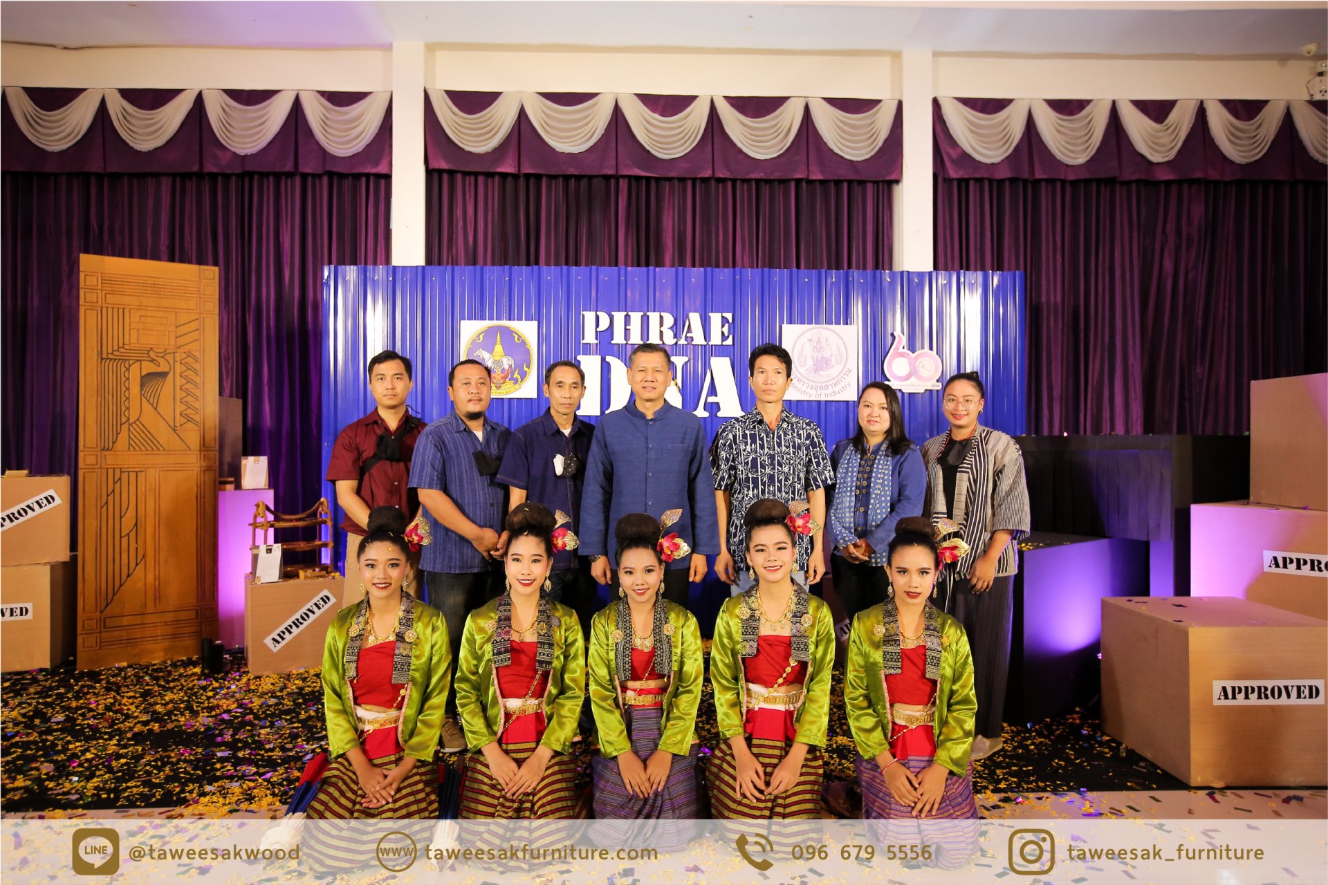 แสดงผลงานการออกแบบและพัฒนาผลิตภัณฑ์เฟอร์นิเจอร์ไม้สัก จังหวัดแพร่ แสดงผลงานการออกแบบและพัฒนาผลิตภัณฑ์เฟอร์นิเจอร์ไม้สัก จังหวัดแพร่