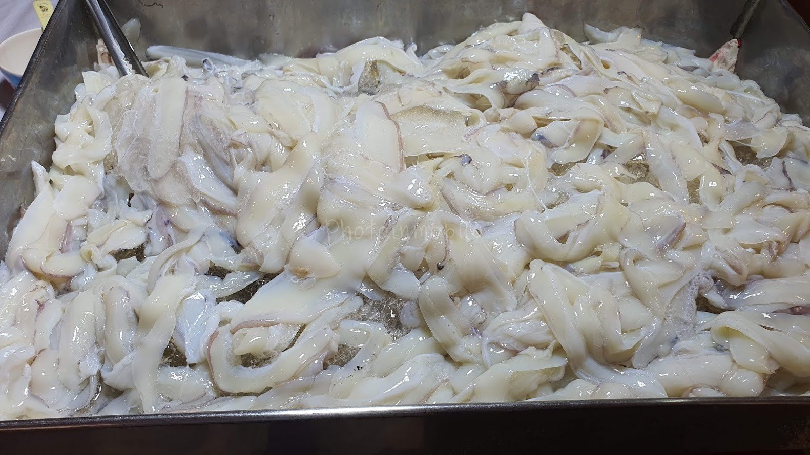 ลาบปีกปลาหมึก รสแซ่บ หอมสมุนไพรและข้าวคั่ว ลาบปีกปลาหมึก รสแซ่บ หอมสมุนไพรและข้าวคั่ว