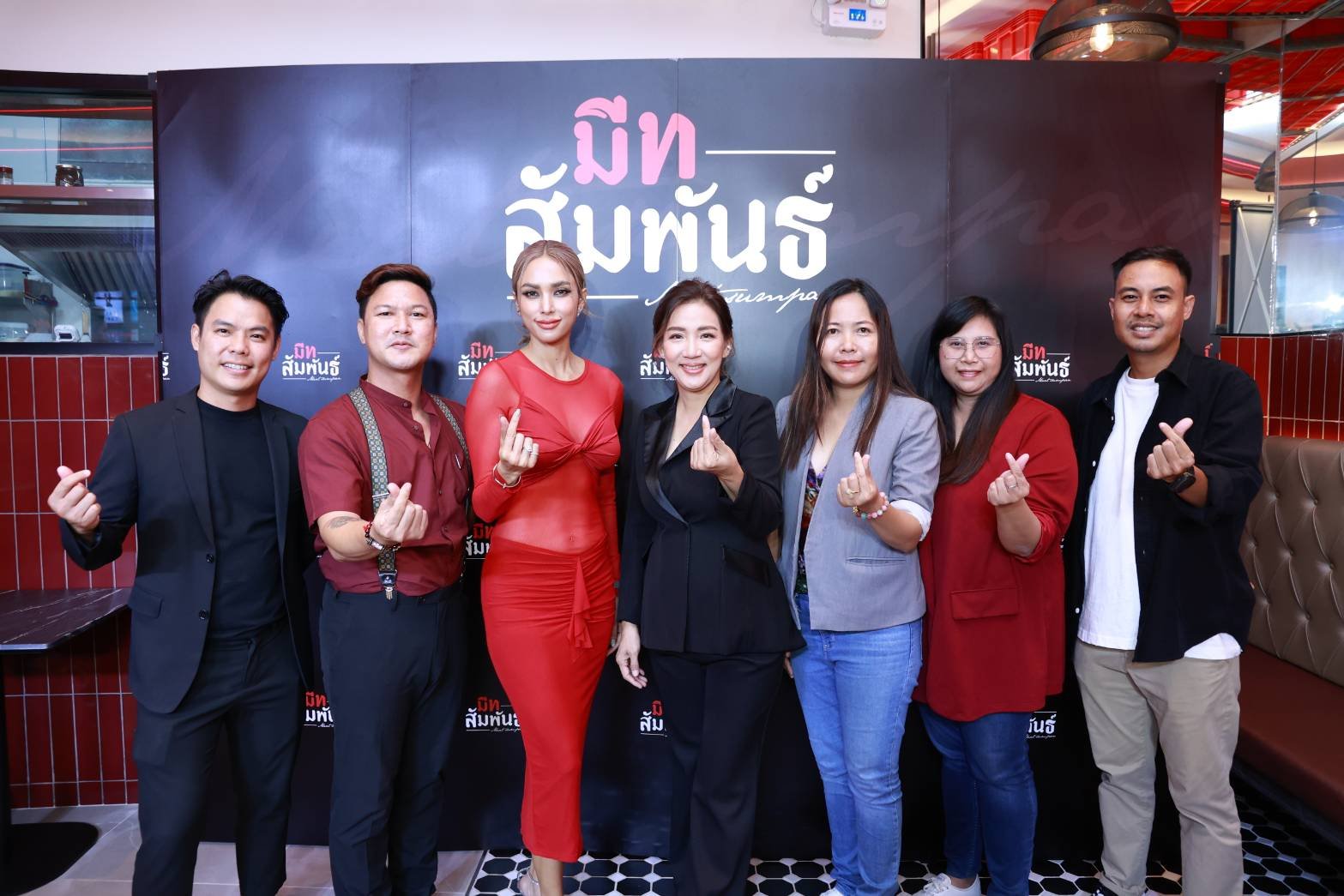 มีทสัมพันธ์ แท็คทีม อุ้ม-ลักขณา จัดงานแกรนด์โอเพนนิ่ง เอาใจสายเนื้อ & ไวน์ มีทสัมพันธ์ แท็คทีม อุ้ม-ลักขณา จัดงานแกรนด์โอเพนนิ่ง เอาใจสายเนื้อ & ไวน์