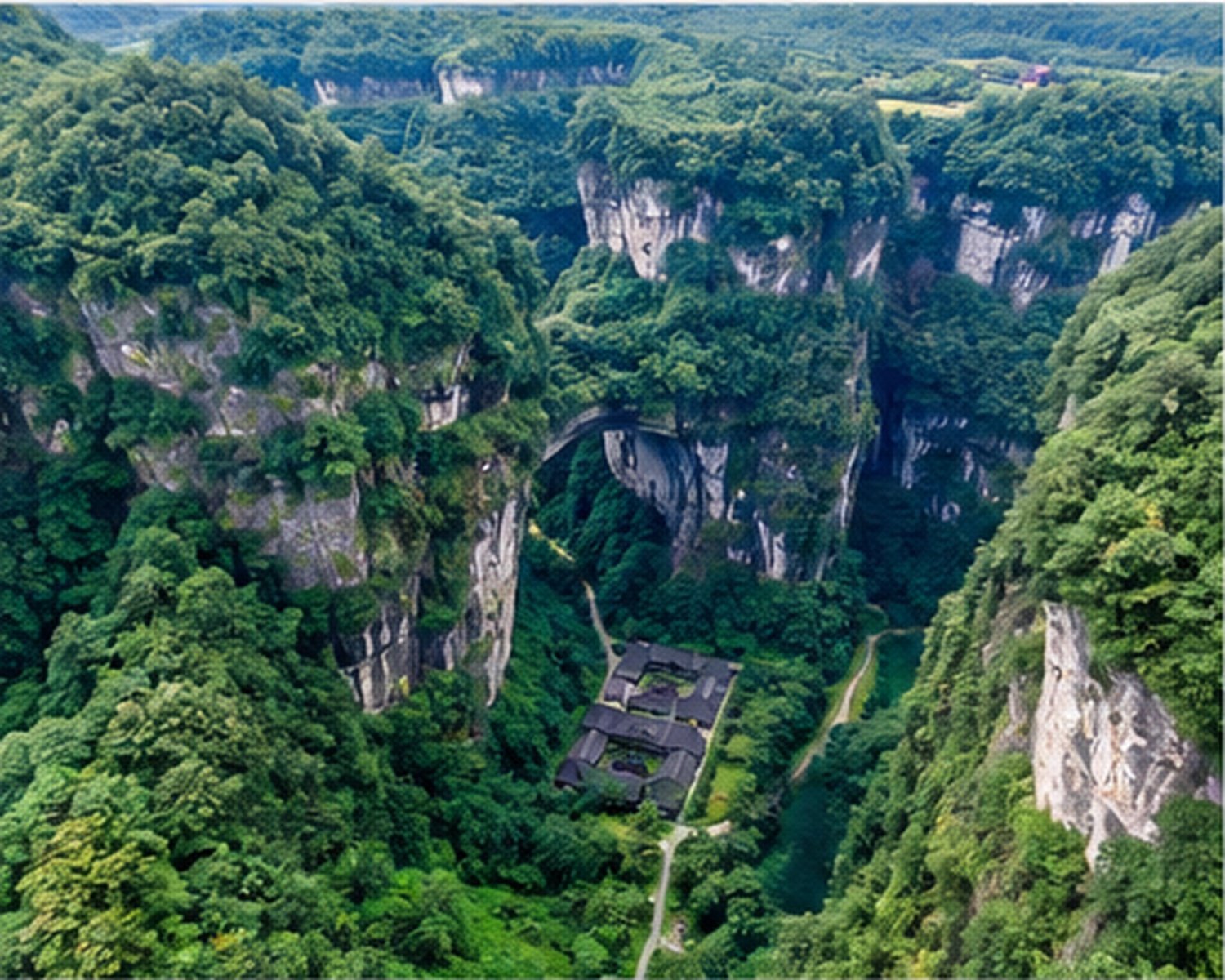 ทัศนียภาพมุมสูงของอุทยานหลุมฟ้า 3 สะพานสวรรค์ เมืองอู่หลง ฉงชิ่ง