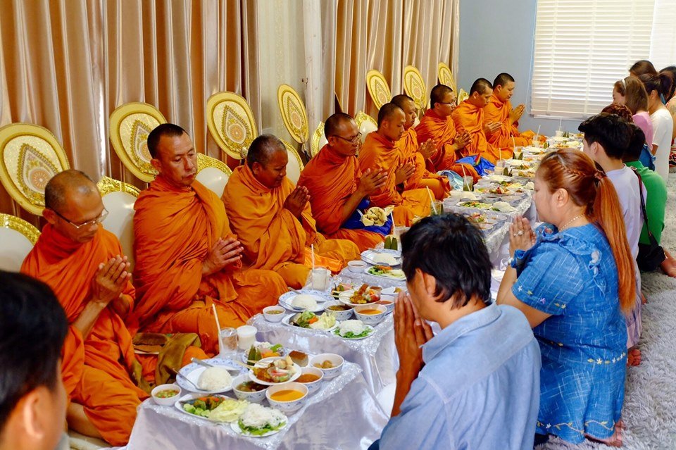 ร้านทำบุญ รับจัดงานบุญ ทำบุญบ้าน ทำบุญบริษัท ทำบุญออฟฟิศ ครบวงจร 50 ท่าน