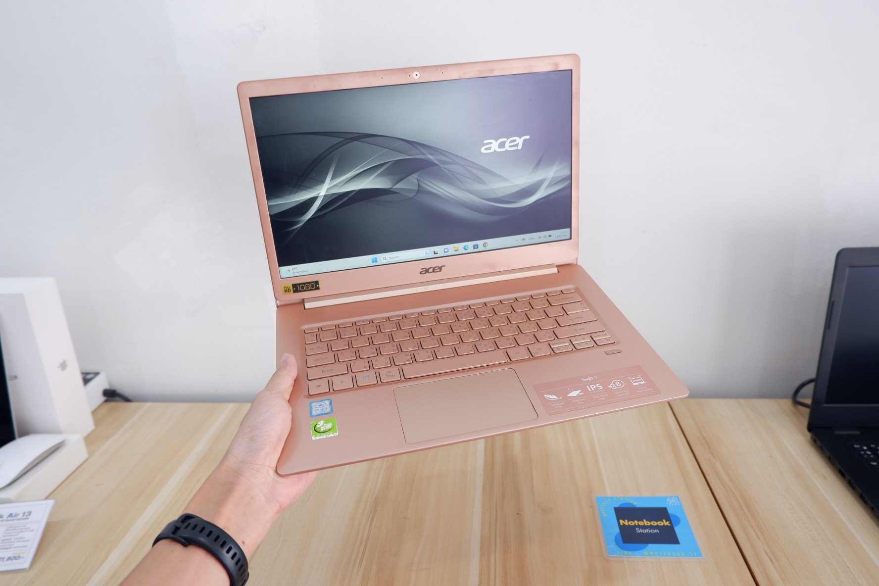 Acer swift5 จอทัสกรีนได้ คีย์บอร์ดไฟ i5-8250 ram8 ssd256 จอ14 IPS น้ำหนัก0.97KGเบามากไม่ถึงโล พกพาสะดวกมาก
