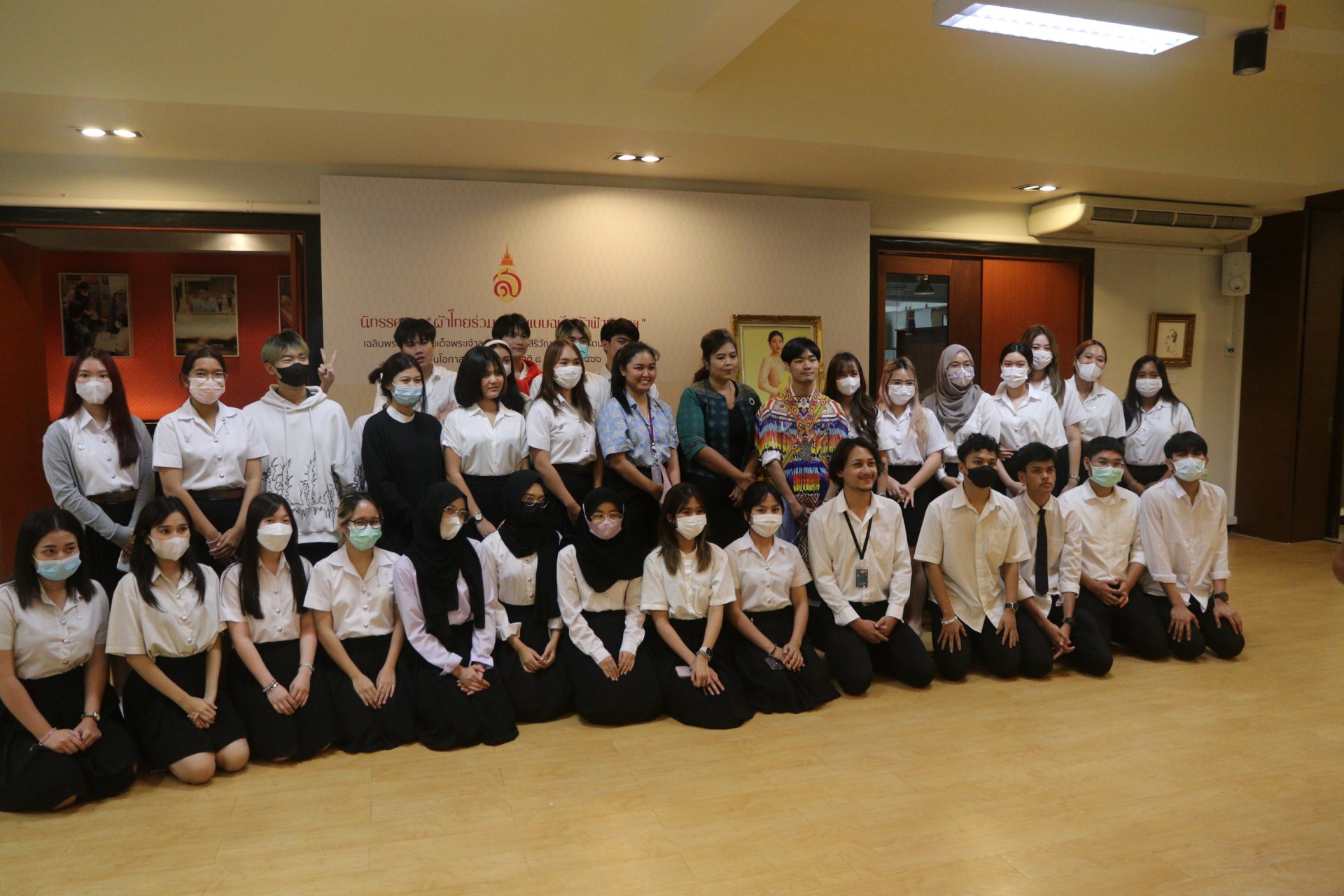 Study Trip of Local Arts and Fabrics Course: Thai Dance Study Trip of Local Arts and Fabrics Course: Thai Dance