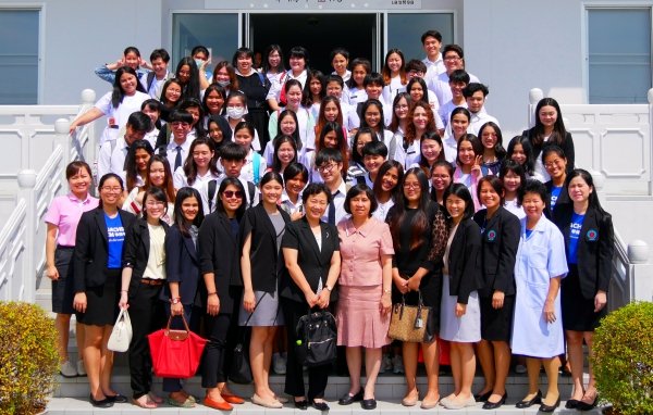 ต้อนรับคณะจากวิทยาลัยการแพทย์แผนตะวันออก ม.รังสิต ต้อนรับคณะจากวิทยาลัยการแพทย์แผนตะวันออก ม.รังสิต