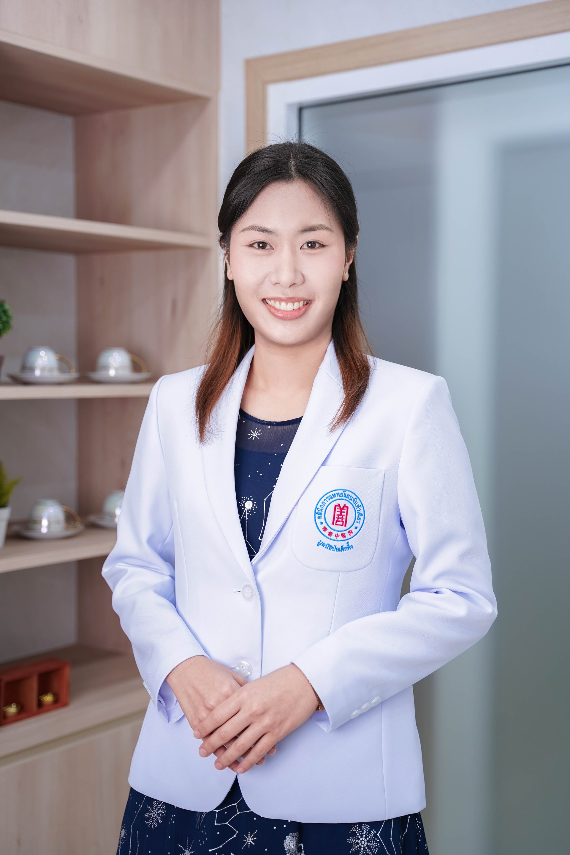 แพทย์จีน ธมนวรรณ มะโนวรรณ  (หร่วน หมี ซิน) แพทย์จีน ธมนวรรณ มะโนวรรณ  (หร่วน หมี ซิน)