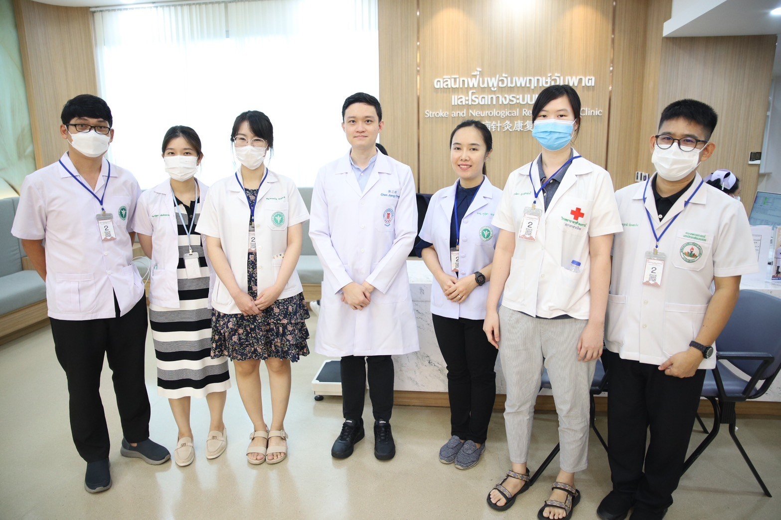 คลินิกการแพทย์แผนจีนหัวเฉียวให้การต้อนรับกองการแพทย์ทางเลือก กรมการแพทย์แผนไทยและการแพทย์ทางเลือก เข้าศึกษาดูงานแผนกฝังเข็ม