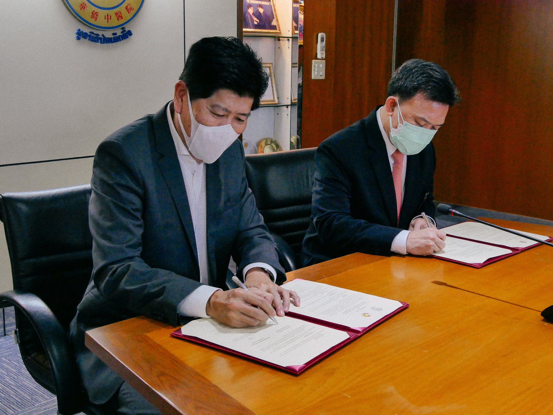 คลินิกการแพทย์แผนจีนหัวเฉียวต้อนรับการเข้าเยี่ยมชมและเจรจาความร่วมมือทางวิชาการด้านการแพทย์แผนจีนกับวิทยาลัยแพทยศาสตร์นานาชาติจุฬาภรณ์ มหาวิทยาลัยธรรมศาสตร์ คลินิกการแพทย์แผนจีนหัวเฉียวต้อนรับการเข้าเยี่ยมชมและเจรจาความร่วมมือทางวิชาการด้านการแพทย์แผนจีนกับวิทยาลัยแพทยศาสตร์นานาชาติจุฬาภรณ์ มหาวิทยาลัยธรรมศาสตร์