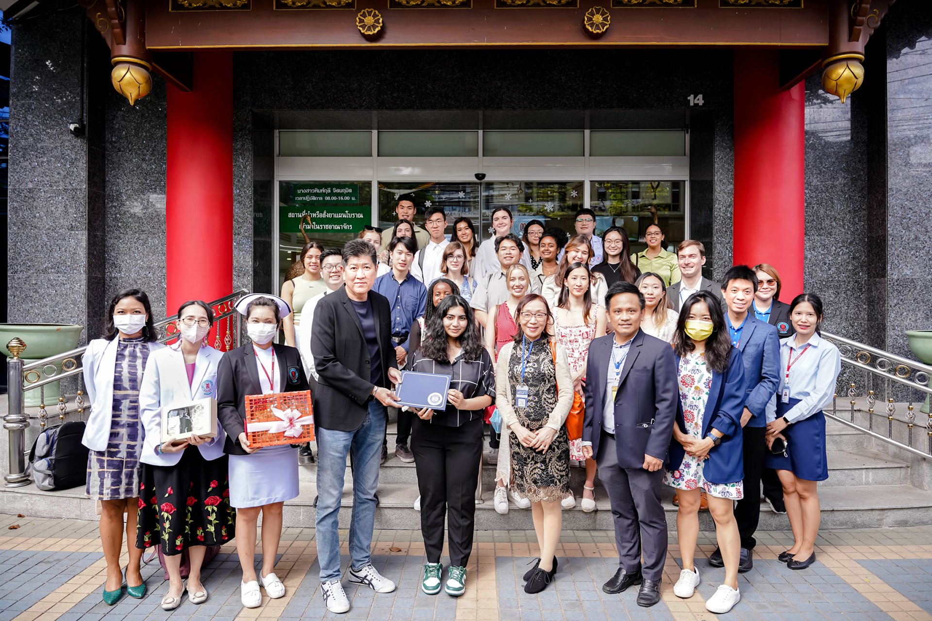 คลินิกการแพทย์แผนจีนหัวเฉียว ให้การต้อนรับอาจารย์และนักศึกษาคณะพยาบาล จากมหาวิทยาลัยเพนซิลเวเนีย เข้าเยี่ยมชมและศึกษาดูงานด้านการแพทย์แผนจีน คลินิกการแพทย์แผนจีนหัวเฉียว ให้การต้อนรับอาจารย์และนักศึกษาคณะพยาบาล จากมหาวิทยาลัยเพนซิลเวเนีย เข้าเยี่ยมชมและศึกษาดูงานด้านการแพทย์แผนจีน