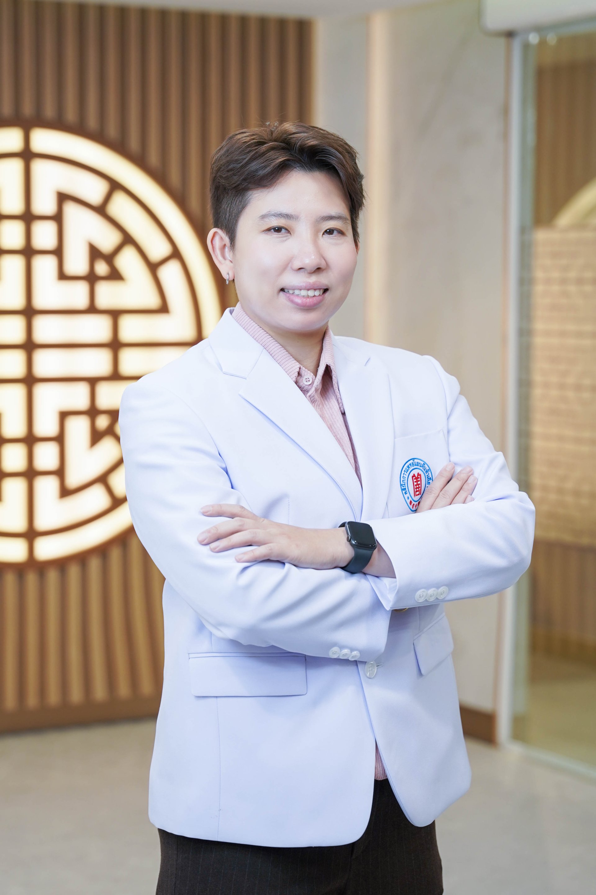 แพทย์จีน สมเกียรติ พัดอินท (หมอจีน หวง จื่อ เวย) แพทย์จีน สมเกียรติ พัดอินท (หมอจีน หวง จื่อ เวย)