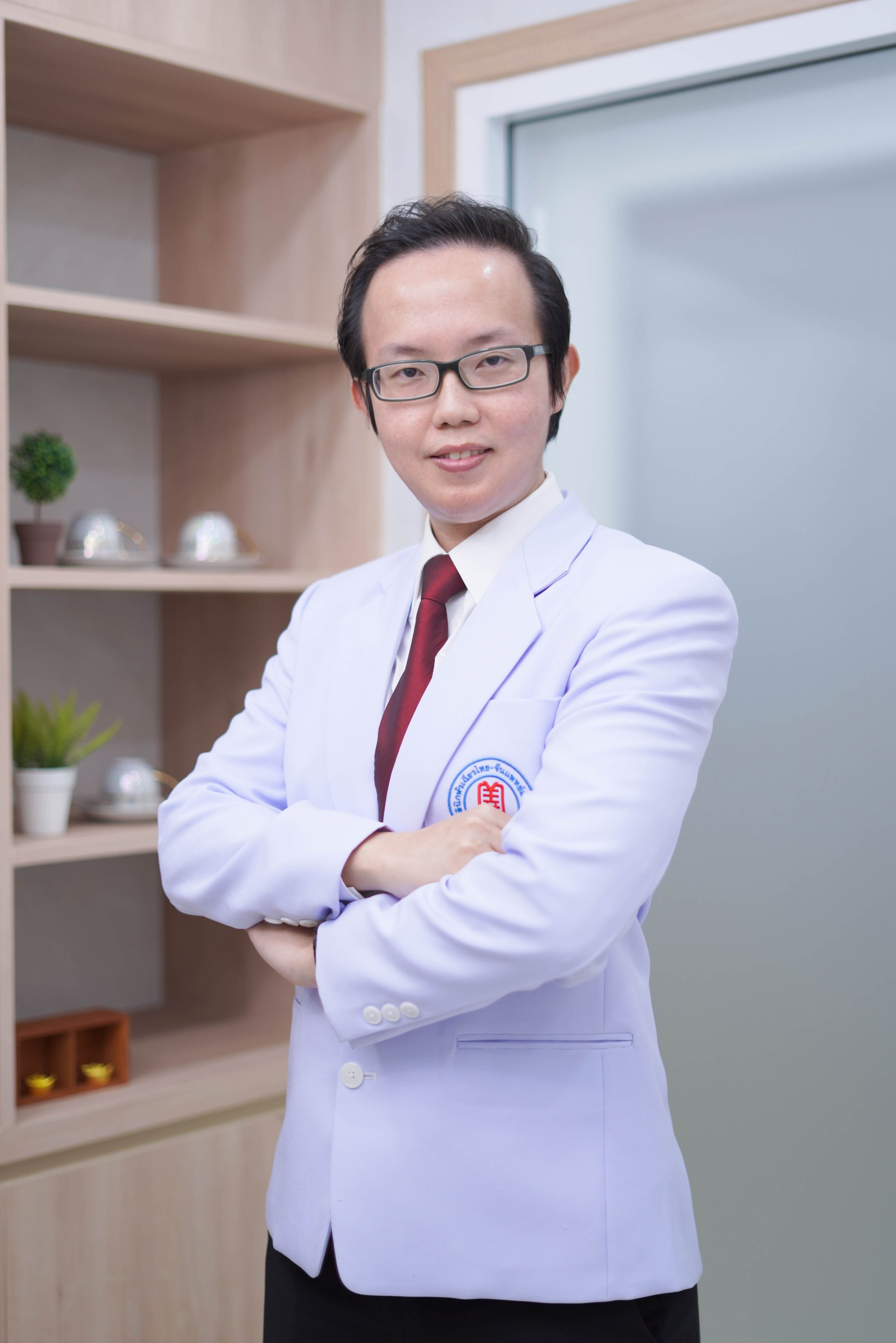แพทย์จีน วรพงศ์ ชัยสิงหาญ (หมอจีน เฉิน จู เซิง) แพทย์จีน วรพงศ์ ชัยสิงหาญ (หมอจีน เฉิน จู เซิง)