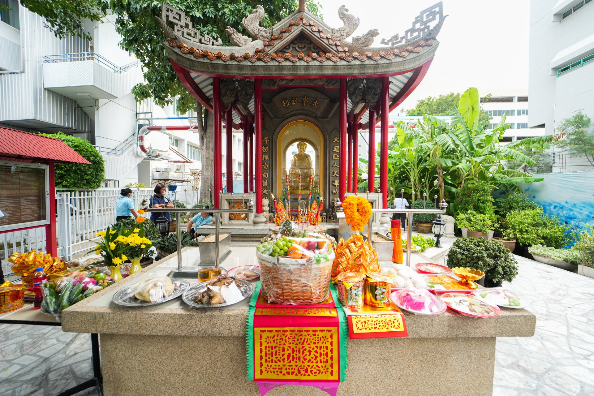 สืบสานคุณค่าวัฒนธรรมจีน คลินิกการแพทย์แผนจีนหัวเฉียว จัดพิธีไหว้สารทจีน (中元节) ประจำปี 2569