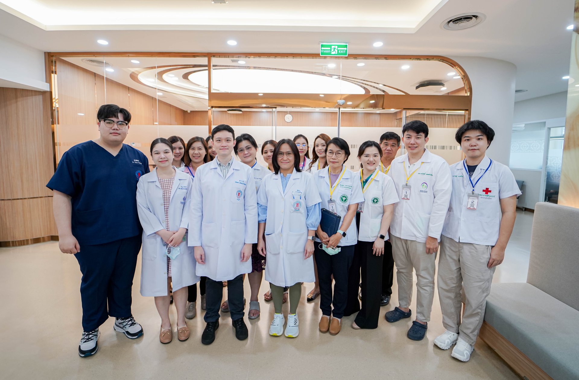คลินิกการแพทย์แผนจีนหัวเฉียวให้การต้อนรับกองการแพทย์ทางเลือก กรมการแพทย์แผนไทยและการแพทย์ทางเลือก เข้าศึกษาดูงานแผนกฝังเข็ม คลินิกการแพทย์แผนจีนหัวเฉียวให้การต้อนรับกองการแพทย์ทางเลือก กรมการแพทย์แผนไทยและการแพทย์ทางเลือก เข้าศึกษาดูงานแผนกฝังเข็ม