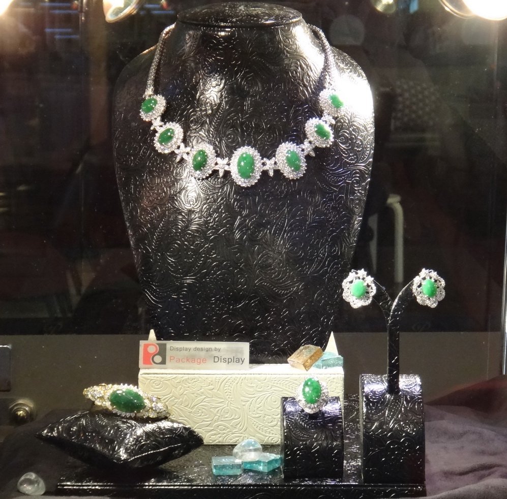 ชุดเครื่องประดับหยกพม่าแท้ของ L.S. Oriental Jewelry ได้รับคัดเลือกให้เป็น High Light ชุดเปิดงานในงานแถลงข่าว Bangkok Gems & Jewelry Fair 51st