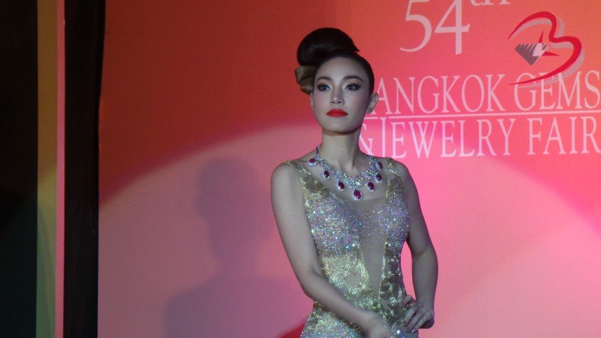 ชุดจิวเวลรี่ของ Lee Seng Jewelry(L.S.Jewelry Group) ในงานแถลงข่าว Bangkok Gems & Jewelry Fair 54th ณ.โรงแรมแชงกลีลา ห้องบอลลูม1 วันที่ 20 สิงหาคม 2014