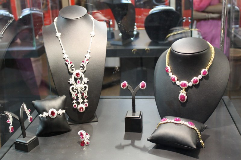 จิวเวลรี่ที่ใช้ในการเปิดงาน Thai Gem & Jewelry Traders Association Distribution Center in Mumbai India-December 2010 by L.S. Jewelry Group