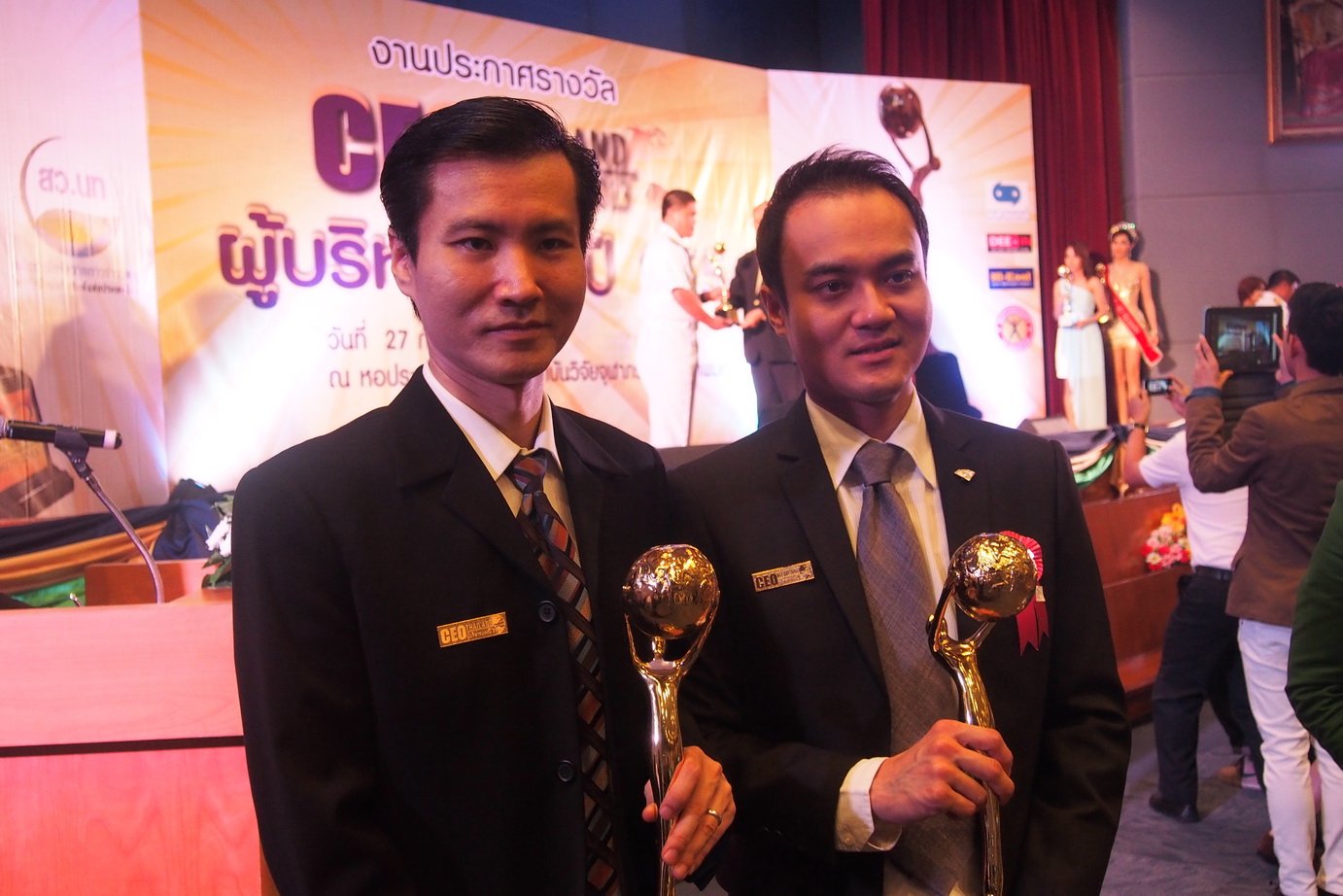 ผู้บริหาร L.S. Jewelry Group  เข้ารับรางวัล “ CEO THAILAND AWARD 2013 (รางวัลผู้บริหารแห่งปี 2556)”