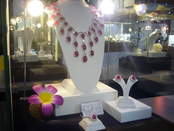 Hot 2008 Jewelry Design Award in Bangkok Gems & Jewelry Fair by L.S. Jewelry Group