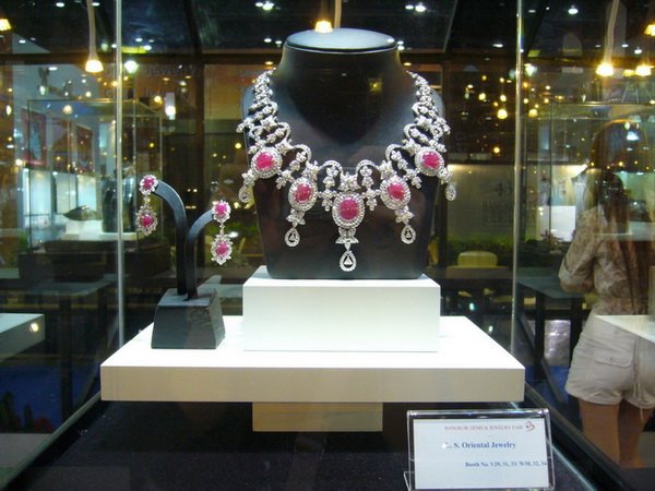 Elite 2009 Jewelry Design Award in Bangkok Gems & Jewelry Fair by L.S. Jewelry Group