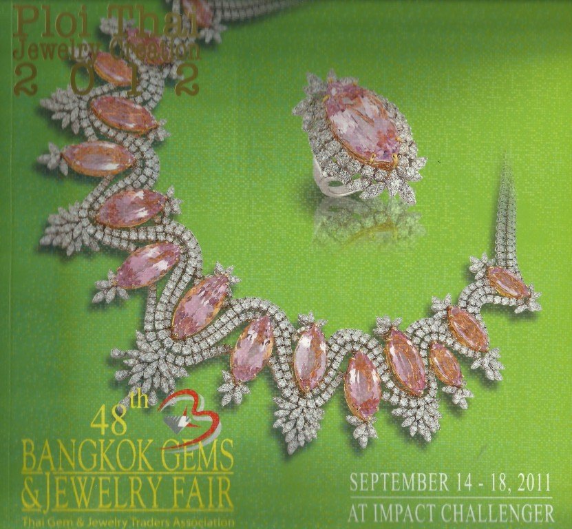 ชุดเครื่องประดับมรกตจาก Lee Seng Jewelry ได้รับรางวัล Second Runner Up ลงหนังสือ Ploi Thai Jewelry Creation 2012