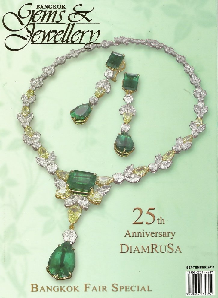 Bangkok Fair Special Report นิตยสาร Bangkok Gems & Jewellery Vol.25 No.2 September 2011 ชุดจิวเวลรี่มรกต โดย L.S. Oriental Jewelry (ในเครือ Lee Seng Jewelry) ได้รับรางวัล Second Runner Up ในงาน Bangkok Gems & Jewelry Fair 48th