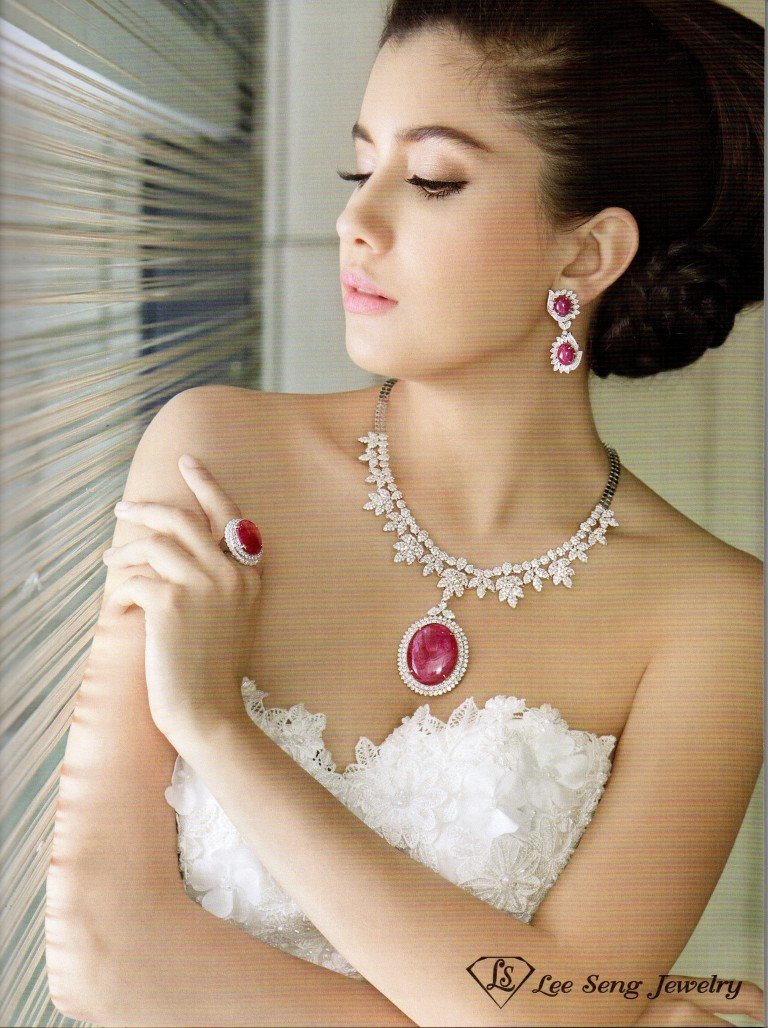 ชุดเครื่องประดับเพชรและพลอย L.S. Jewelrygroup ในนิตยสาร I DO Issue 65 July - August ,2014
