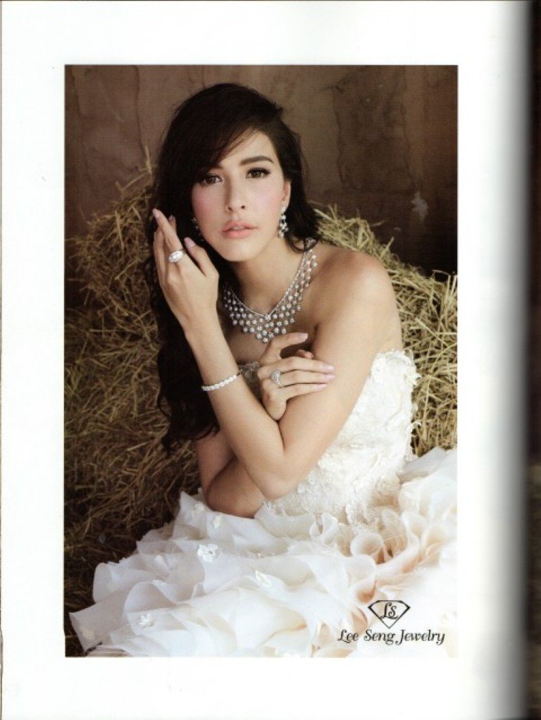 ชุดเครื่องเพชร L.S. Jewelry Group ในนิตยสาร Wedding Creation+Honeymoon Volume. 6 Issue.18 October - December 2014
