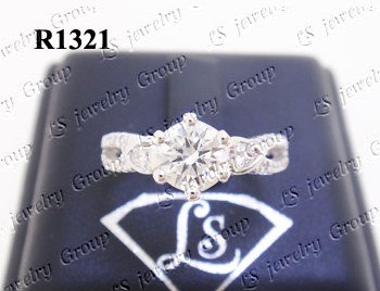 แหวนเพชร ชูก้านไขว้ เพชร Heart&Arrow – Russian Cut Finest Diamonds