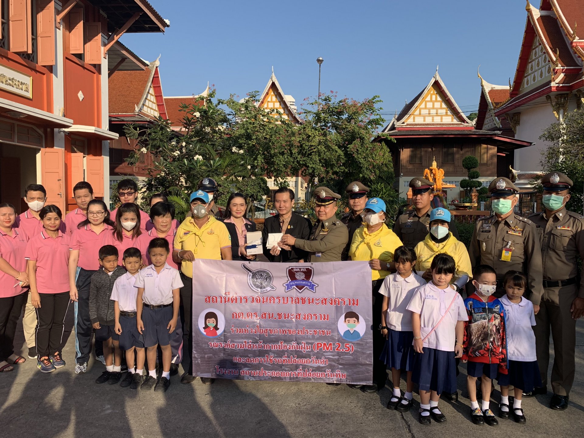 พ.ต.อ.มนต์ชัย ศรีประเสริฐ รอง.ผบก.น., พ.ต.ท.รัฐธนนท์ เอกฐิติกุลพัทธ์ รอง ผกก.จร.สน.ชนะสงคราม และดร.พีรวัฒน์ สุรเศรษฐ ที่ปรึกษารองผู้บัญชาการตำรวจแห่งชาติ,ประธานกต.ตร.กทม. (ภาคประชาชน), รองประธานที่ปรึกษากองบัญชาการตำรวจท่องเที่ยว, รองประธานที่ปรึกษากองบัง พ.ต.อ.มนต์ชัย ศรีประเสริฐ รอง.ผบก.น., พ.ต.ท.รัฐธนนท์ เอกฐิติกุลพัทธ์ รอง ผกก.จร.สน.ชนะสงคราม และดร.พีรวัฒน์ สุรเศรษฐ ที่ปรึกษารองผู้บัญชาการตำรวจแห่งชาติ,ประธานกต.ตร.กทม. (ภาคประชาชน), รองประธานที่ปรึกษากองบัญชาการตำรวจท่องเที่ยว, รองประธานที่ปรึกษากองบัง