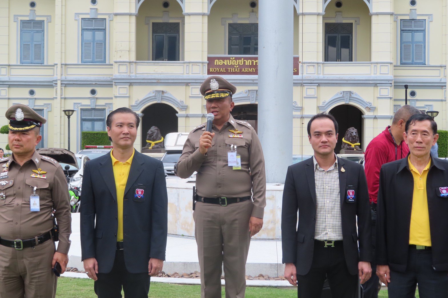 พล.ต.ต.ดร.เสนิต สำราญสำรวจกิจ ผบก.น.1 , ดร.พีรวัฒน์ - ดร.ธัชวิน สุรเศรษฐ ที่ปรึกษารองผบ.ตร. และประธาน กต.ตร.กทม.( ภาคประชาชน ) และประธานกต.ตร.บก.น.1 - สน.ชนะสงคราม, พ.ต.อ.มนต์ชัย ศรีประเสริฐ รองผบก.น.1 ได้เข้าร่วมโครงการกีฬาตำรวจนครบาล 1 สัมพันธ์ ประจำปี 