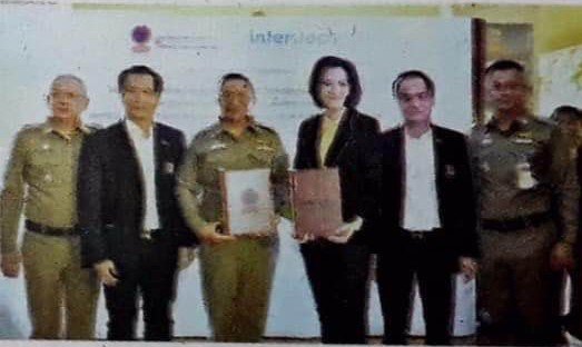 หนังสือพิมพ์ผู้จัดการ ฉบับเดือนสิงหาคม 2562 พล.ต.ต.ดร.เสนิต สำราญสำรวจกิจ ผบก.น.1 เป็นประธาน โดยมี ดร.พีรวัฒน์ - ดร.ธัชวิน สุรเศรษฐ ที่ปรึกษารองผบ.ตร. ,ประธานกต.ตร.กทม.(ภาคประชาชน) ,ประธานกต.ตร.บก.น.1 - สน.ชนะสงคราม ร่วมพิธีลงนามบันทึกข้อตกลงความร่วมมือระ