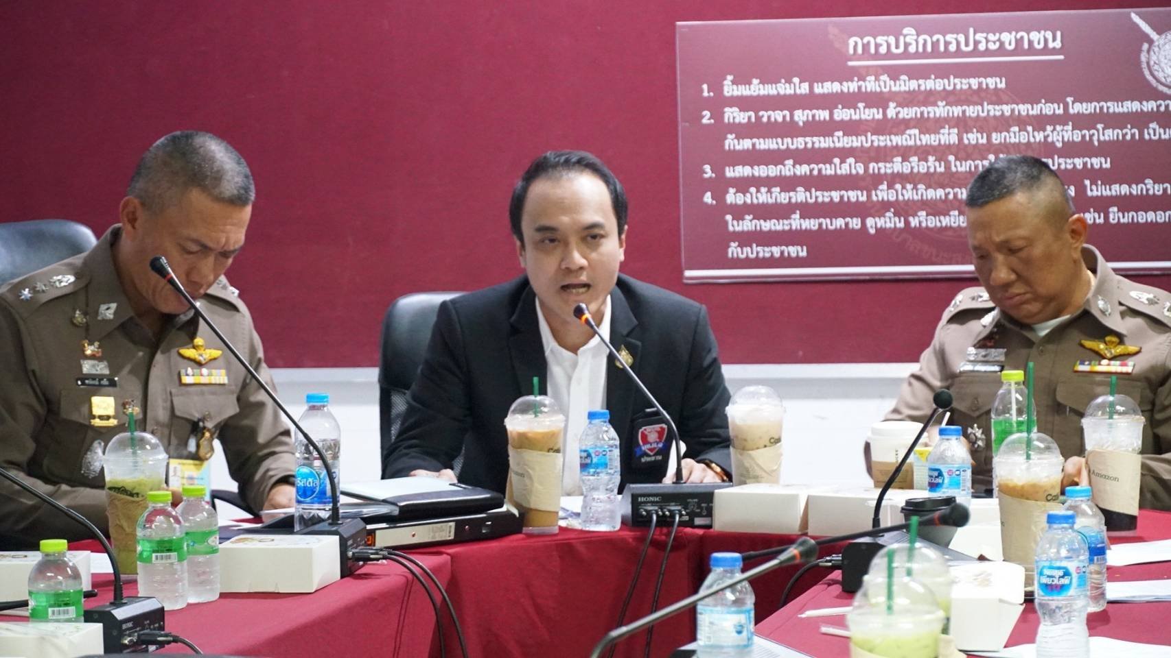 ดร.ธัชวิน สุรเศรษฐ ที่ปรึกษารองผบ.ตร.และประธานกต.ตร.บก.น.1- สน.ชนะสงคราม เป็นประธานในการประชุม โดยมีพล.ต.ต.ดร.เสนิต สำราญสำรวจกิจ ผบก.น.1 ให้เกียรติในการเข้าร่วมการประชุมกต.ตร.สน.ชนะสงครามพร้อมทั้งมอบรางวัลให้กับตำรวจที่มีผลงานโดดเด่น ในการประชุมกต.ตร.สน.