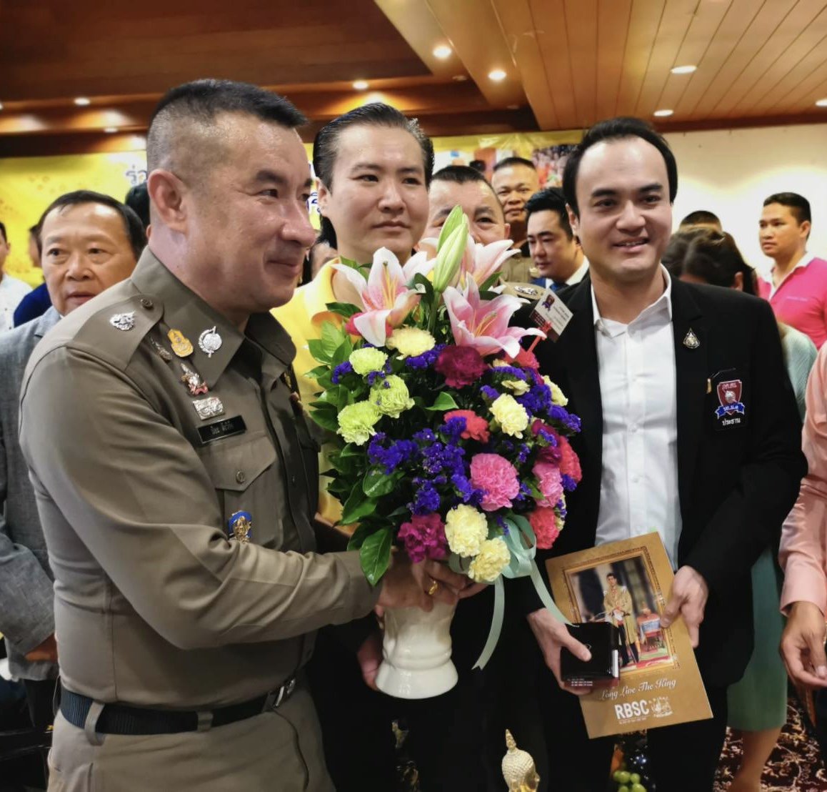 พล.ต.ต.ปิยะ ต๊ะวิชัย รองผบช.ตชด. ทำบุญเนื่องในวันคล้ายวันเกิด โดยมีดร.พีรวัฒน์ - ดร.ธัชวิน สุรเศรษฐ ที่ปรึกษารองผบ.ตร. ,ประธานกต.ตร.กทม.(ภาคประชาชน), ที่ปรึกษากองบัญชาการตำรวจท่องเที่ยว, ที่ปรึกษากองบังคับการพิเศษ191 และประธานกต.ตร.บก.น.1- สน.ชนะสงคราม แล