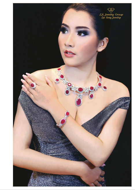 ชุดแฟชั่นเซตจิวเวลรี่เพชรของ Lee Seng Jewelry ในนิตยสาร Gold & Jewelry Society ฉบับเดือนเมษายน 2019