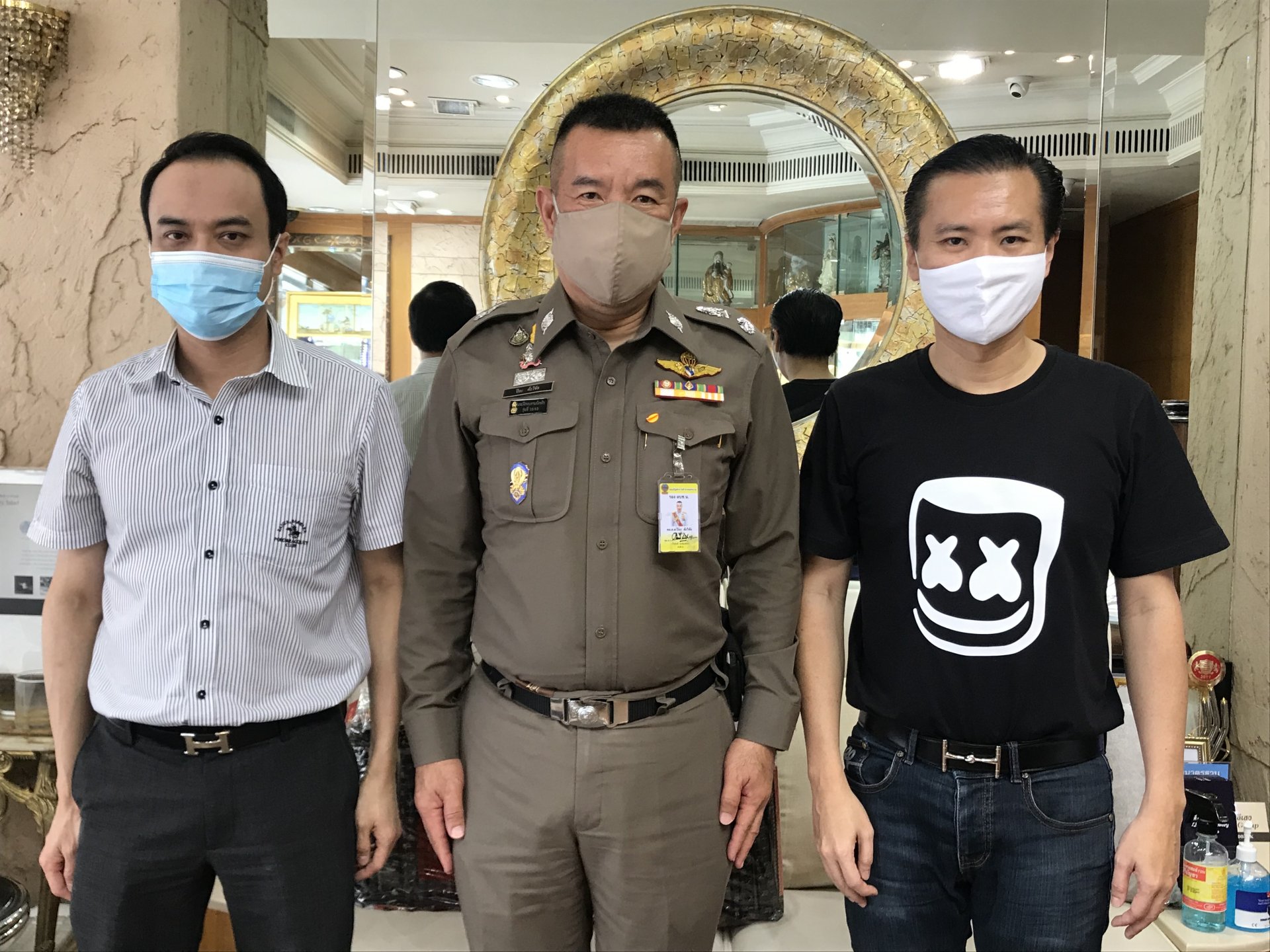 ท่านพล.ต.ต.ดร.ปิยะ ต๊ะวิชัย รองผู้บัญชาการตำรวจนครบาล(น.2) ได้เดินทางเข้าเยี่ยมเยียนดร.พีรวัฒน์-ดร.ธัชวิน สุรเศรษฐ ประธานกต.ตร.กทม.(ภาคประชาชน), ประธานกต.ตร.บก.น.1-ประธานกต.ตร.สน.ชนะสงคราม