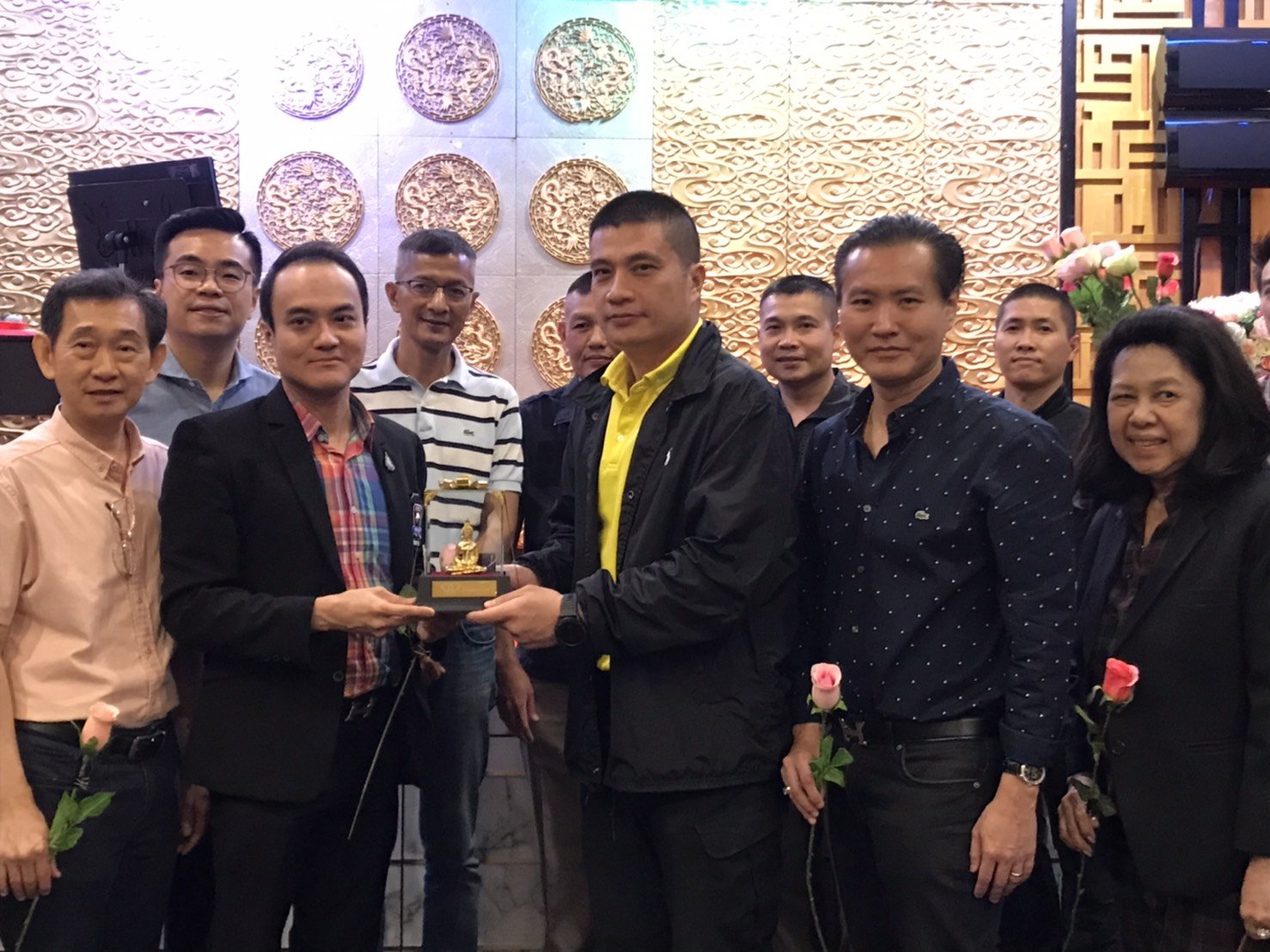 ดร.พีรวัฒน์-ดร.ธัชวิน  สุรเศรษฐ  ประธานกต.ตร.กทม.(ภาคประชาชน), ประธานกต.ตร.บก.น.1-บก.สปพ.191-สน.ชนะสงคราม ร่วมแสดงความยินดีรับตำแหน่งใหม่ ท่านพ.ต.อ.วรศักดิ์ พิสิษฐบรรณกร ขึ้นเป็นรองผู้การบก.น.1 และเลี้ยงต้อนรับท่านผู้กำกับ พ.ต.อ.สนอง แสงมณี มารับตำแหน่งผก