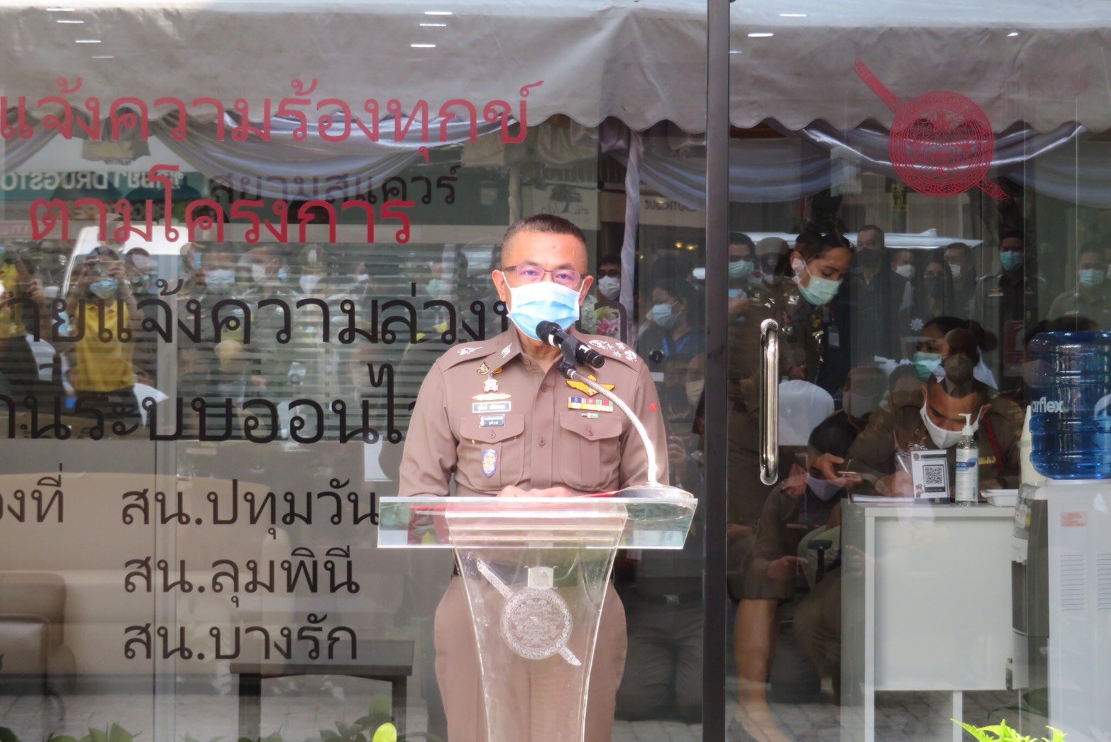 ท่านพล.ต.อ.สุวัฒน์ แจ้งยอดสุข ผบ.ตร. ได้จัดโครงการ "มอบของขวัญปีใหม่  2564 ตำรวจไทยแด่ประชาชน" โดยเป็นประธานพิธีเปิดโครงการ "นัดหมายแจ้งความล่วงหน้า ผ่านระบบออนไลน์" เพื่อบริการประชาชนด้านอำนวยความยุติธรรม โดยมีรองผบ.ตร.,ผู้ช่วยผบ.ตร.ห