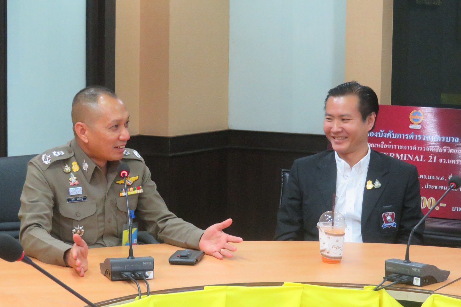 ท่านพล.ต.ท.ภัคพงศ์ พงษ์เภตรา ผู้บัญชาการตำรวจนครบาล เป็นประธานในพิธีมอบเงินช่วยเหลือข้าราชการตำรวจกองกำกับการต่อต้านการก่อการร้าย (อรินทราช26)  โดยมี ท่านพล.ต.ต.ดร.ปิยะ ต๊ะวิชัย รองผู้บัญชาการตำรวจนครบาล , ท่านพล.ต.ต.จิรพัฒน์ ภูมิจิตร รองผู้บัญชาการตำรวจน ท่านพล.ต.ท.ภัคพงศ์ พงษ์เภตรา ผู้บัญชาการตำรวจนครบาล เป็นประธานในพิธีมอบเงินช่วยเหลือข้าราชการตำรวจกองกำกับการต่อต้านการก่อการร้าย (อรินทราช26)  โดยมี ท่านพล.ต.ต.ดร.ปิยะ ต๊ะวิชัย รองผู้บัญชาการตำรวจนครบาล , ท่านพล.ต.ต.จิรพัฒน์ ภูมิจิตร รองผู้บัญชาการตำรวจน