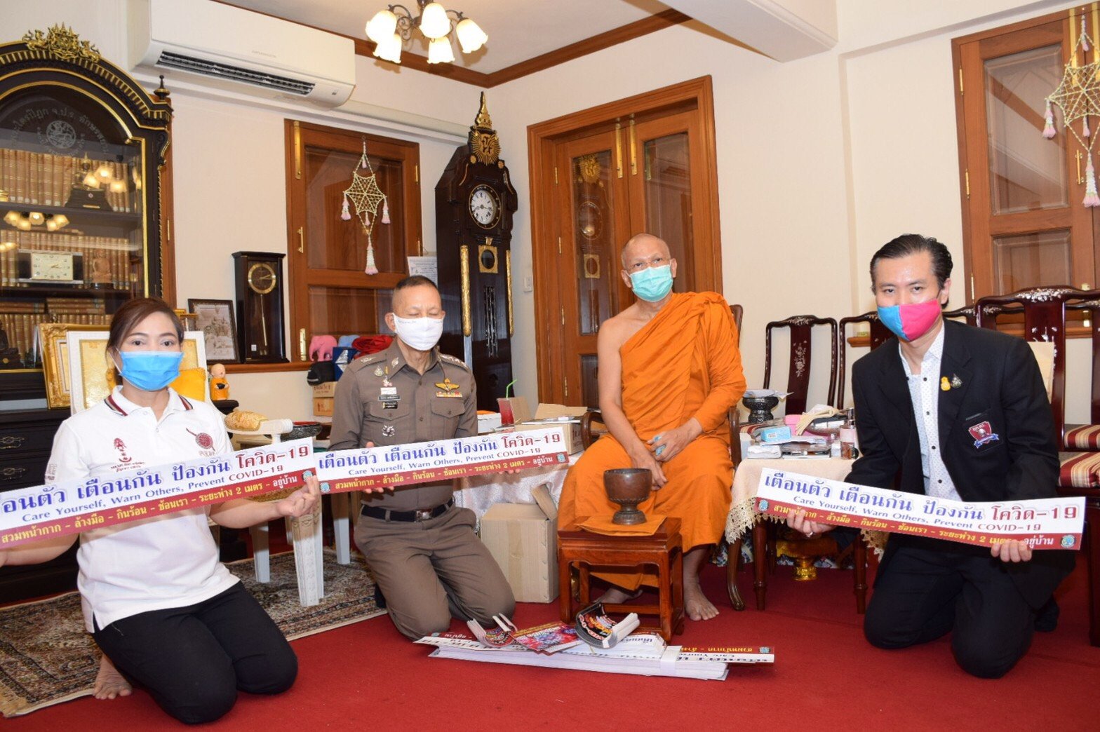 ท่านผู้บัญชาการจเรตำรวจ พล.ต.ท.ดร.ชัยพร และพญ.จีรทัศน์ พานิชอัตรา พร้อมด้วยท่านพล.ต.ต.เมธี รักพันธุ์ ผบก.น. 6, ท่านพ.ต.อ.สรเสริญ ใช้สถิตย์ รอง ผบก.น.6 และดร.พีรวัฒน์ สุรเศรษฐ ประธานกต.ตร.กทม.(ภาคประชาชน) เข้าเฝ้าและกราบนมัสการสมเด็จพระพระมหาวีรวงศ์ (สุชิน