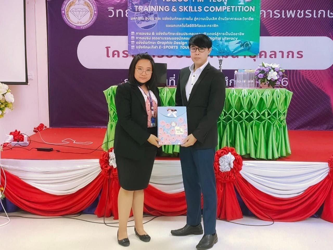 กิจกรรมบริการวิชาการ หัวข้อ “จรรยาบรรณของนักคอมพิวเตอร์ & Digital Literacy Skill" แก่คณาจารย์และนักเรียน วิทยาลัยเทคโนโลยีการจัดการเพชรเกษม กิจกรรมบริการวิชาการ หัวข้อ “จรรยาบรรณของนักคอมพิวเตอร์ & Digital Literacy Skill" แก่คณาจารย์และนักเรียน วิทยาลัยเทคโนโลยีการจัดการเพชรเกษม