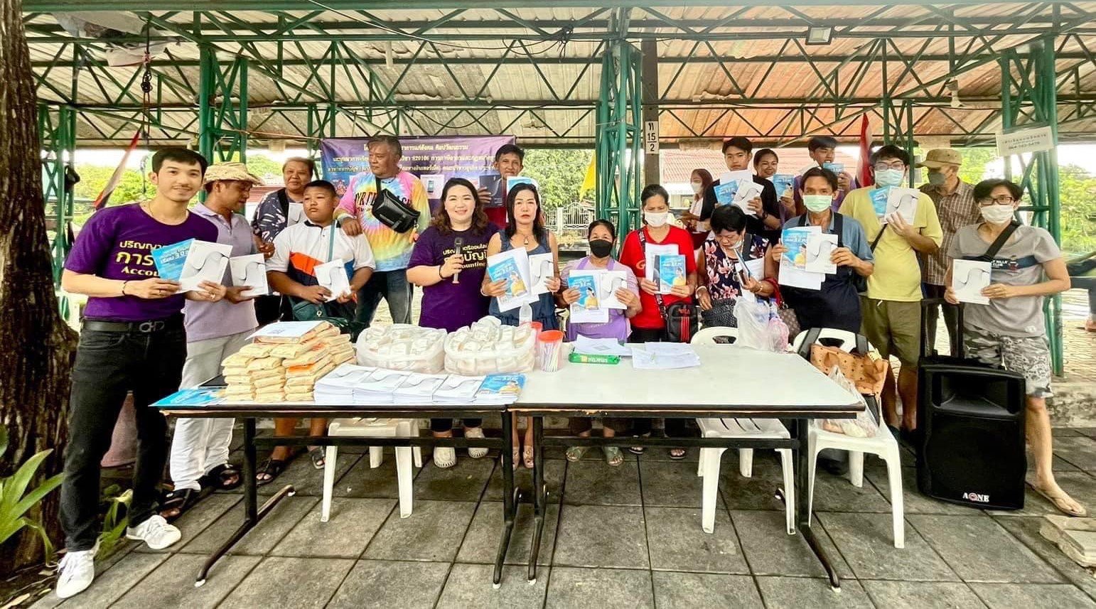 โครงการบริการวิชาการแก่สังคม ประกอบด้วยกิจกรรม "การบริหารจัดการรายรับ-รายจ่าย ด้วย App Smart Me" และ "การจัดทำผ้าบาติก" ณ ชุมชนวัดไทรและตลาดน้ำวัดไทร เขตจอมทอง โครงการบริการวิชาการแก่สังคม ประกอบด้วยกิจกรรม "การบริหารจัดการรายรับ-รายจ่าย ด้วย App Smart Me" และ "การจัดทำผ้าบาติก" ณ ชุมชนวัดไทรและตลาดน้ำวัดไทร เขตจอมทอง