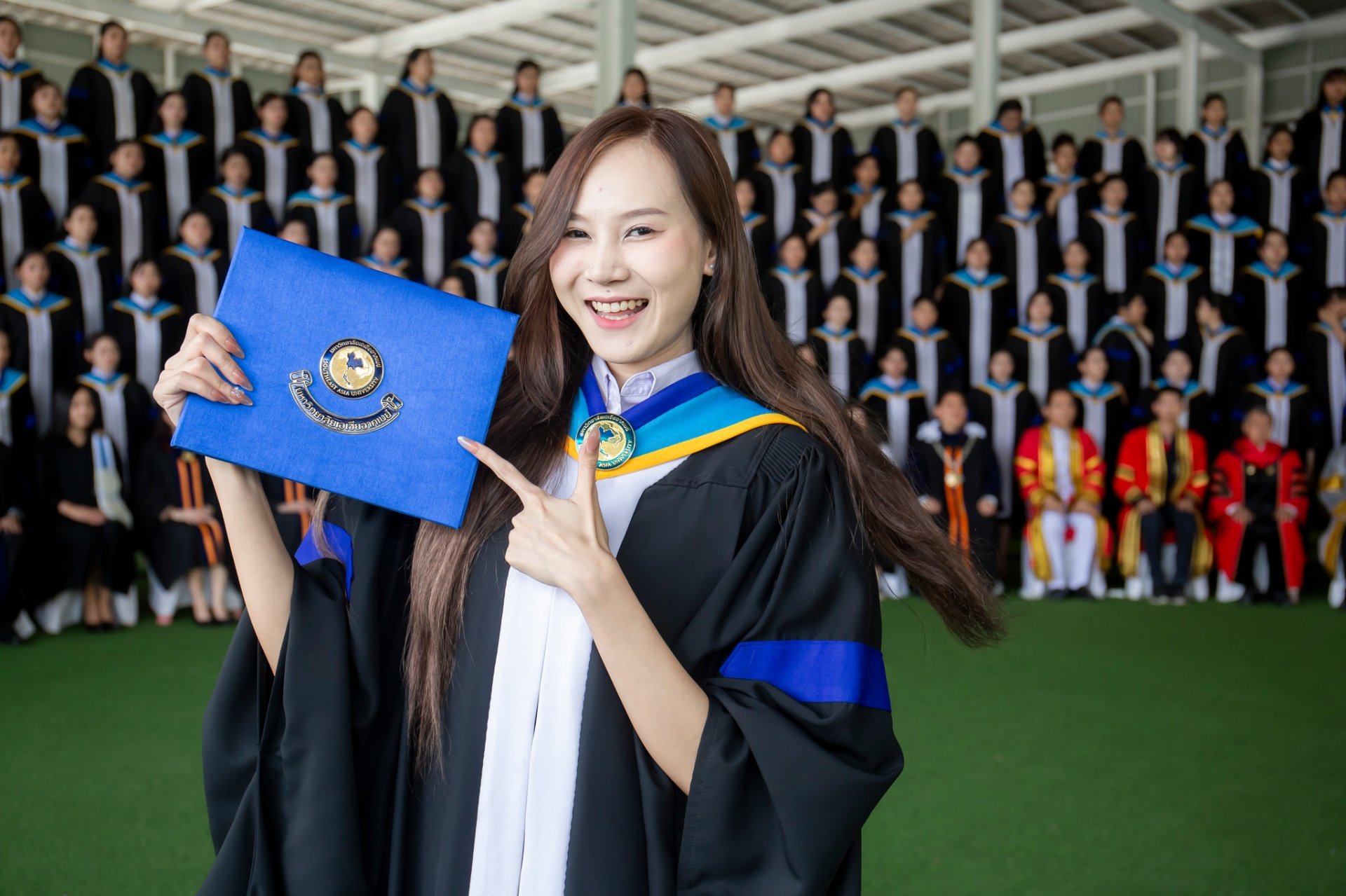 "ยินดีกับความสำเร็จที่แลกมาด้วยความมุ่งมั่น"