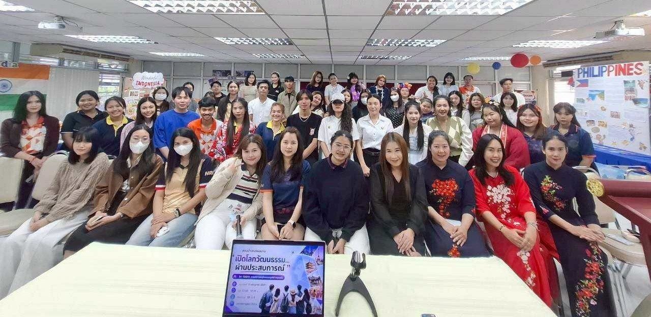 กิจกรรมร่วมกันออกแบบบูธวัฒนธรรมนานาชาติ 