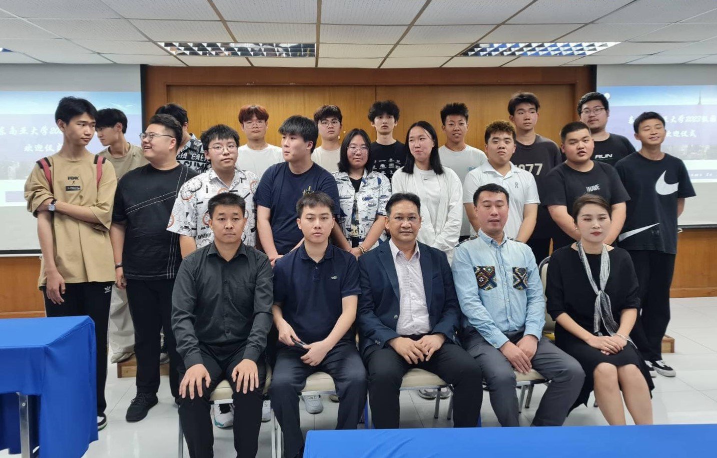 การต้อนรับนักศึกษาจีนที่เข้าศึกษาหลักสูตรบริหารธุรกิจบัณฑิต สาขาวิชาการตลาด (หลักสูตรนานาชาติ)  การต้อนรับนักศึกษาจีนที่เข้าศึกษาหลักสูตรบริหารธุรกิจบัณฑิต สาขาวิชาการตลาด (หลักสูตรนานาชาติ)