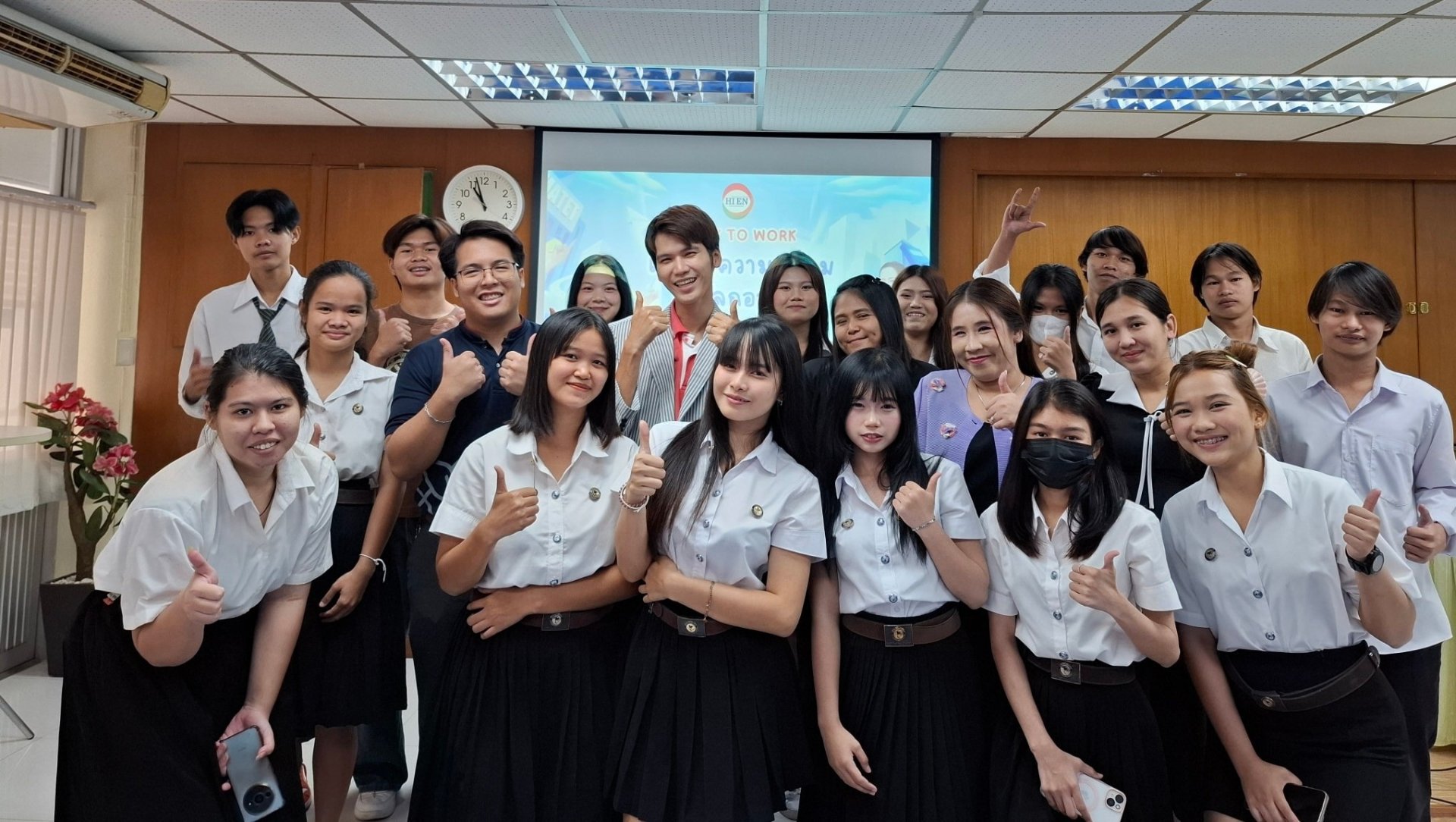 กิจกรรม "Ready To Work เตรียมความพร้อมสู่โลกอาชีพ" แก่นักศึกษาชั้นปีที่ 1 กลุ่ม1B1 กิจกรรม "Ready To Work เตรียมความพร้อมสู่โลกอาชีพ" แก่นักศึกษาชั้นปีที่ 1 กลุ่ม1B1