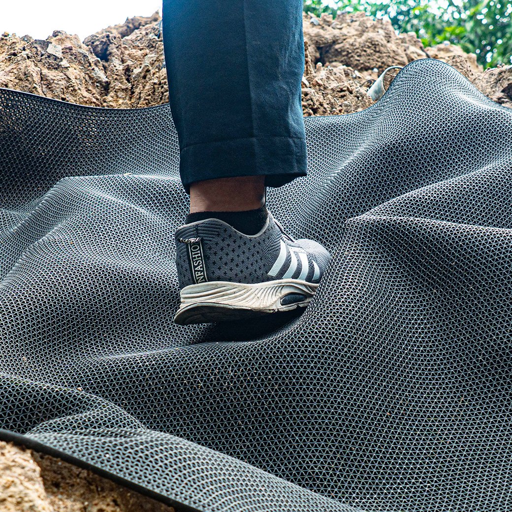 แผ่นยางกันลื่นกับความปลอดภัย ที่มาพร้อมกับการระบายน้ำ